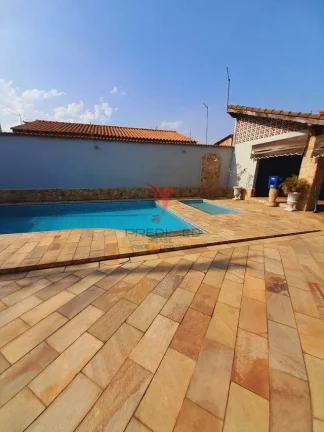 Imagem Casa ideal para quem gosta de aproveitar áreas externas . Beira Rio, Guaratinguetá