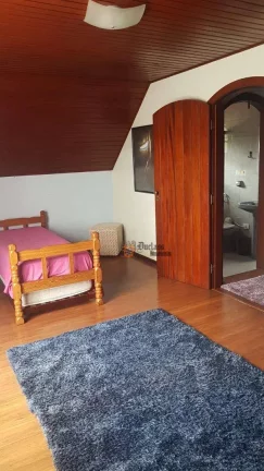 Imagem Sobrado com 3 dormitórios à venda, 206 m² por R$ 1.150.000 - J Jaguaribe - Campos do Jordão/SP