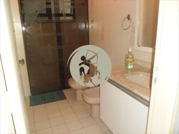 Imagem APARTAMENTO DE 1 DORMITÓRIO GRANDE COM VARANDA A UMA QUADRA DA PRAIA, PRÉDIO DE ALTO PADRÁO, OTIM...