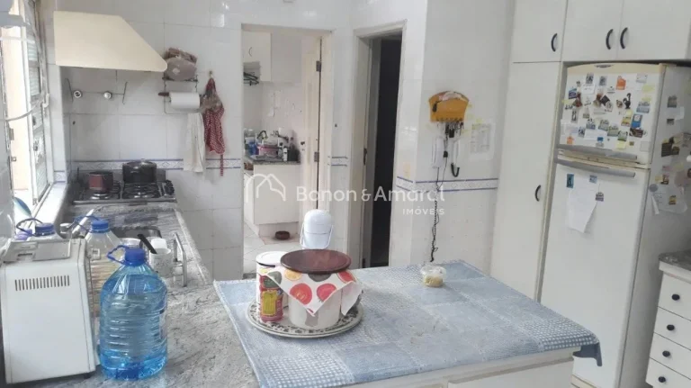 Imagem Localizada na Alameda principal do Clube, com acesso pela Portaria 1 e próxima à área administrat...