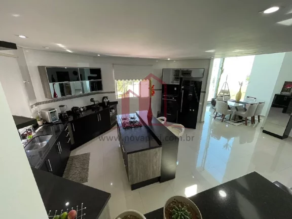 Imagem Casa de Luxo à Venda em Condomínio Villa Verde, Franco da Rocha-SP: 3 Quartos, 1 Suíte, 4 Banheiros, 2 Vagas, 330m² de Pura Elegância!