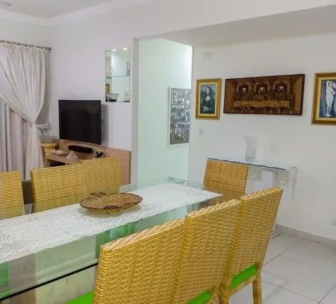 Imagem PITANGUEIRAS- CALÇADÃO , APARTAMENTO TOTALMENTE REFORMADO E DECORADO , GARAGEM NO PRÉDIO.