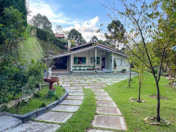 Imagem Casa à venda em Campos do Jordão - Com vista panorâmica e lareira
