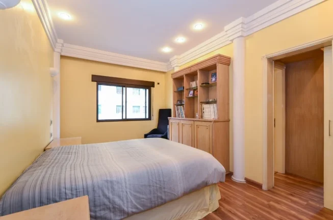 Imagem Apartamento Vila Mariana - 270M², 4 Dorms, 2 Suítes, 4 Vagas Demarcadas, Piscina, Churrasqueira, Academia, Salão de Festas e Jogos, Zelador.