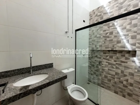 Imagem Casa nova na Zona Leste de Londrina com 98m² de área útil, 3 dormitórios (1 suíte), banheiro social, sala integrada, cozinha e 2 vagas de garagem.