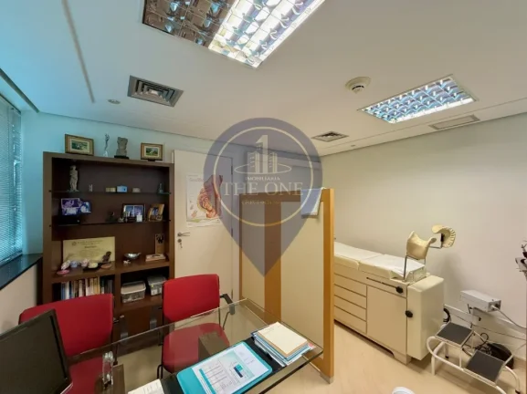 Imagem Conjunto Comercial à Venda em Moema com 2 Banheiros, 1 Vaga e 47m² - São Paulo-SP