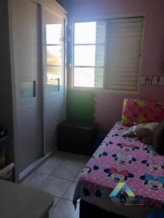 Imagem Lindo apartamento todo reformado com ótima localização próximo a Comércios e fácil acesso a transportes publico.