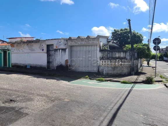 Imagem Excelente casa de esquina, bem ventilada, em ótima localização no Rodolfo Teófilo próximo ao Co...