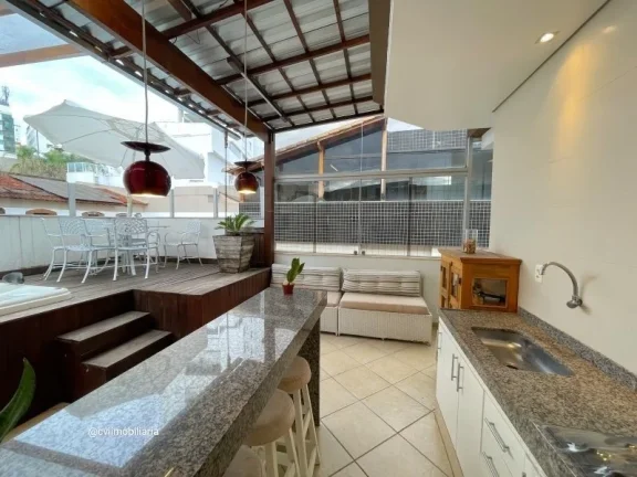 Imagem Totalmente mobiliado, sendo 2 quartos, com 1 suíte, 3 banheiros, cozinha ampla no estilo americano,...