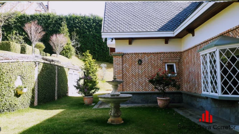 Imagem Casa com 04 Suítes à Venda, em Condomínio Fechado Alto Padrão.