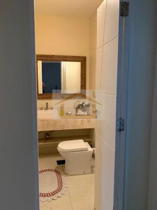 Imagem Charmosa, casa praticamente térrea, 3 suítes, 3 vagas *escritório