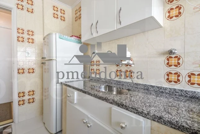 Imagem Ótimo apartamento no 2º andar, localizado na Rua Alves Guimarães, com 129m².