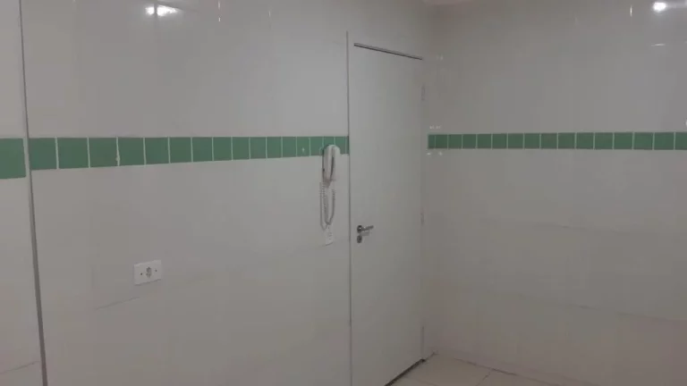 Imagem 2 dormitÃ³rios, banheiro social, sala, cozinha e lavanderia. 01 vaga de garagem, portaria 24horas, Ã...