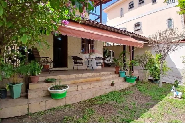 Imagem Casa com 4 quartos à venda em Vila Valqueire, Rio de Janeiro