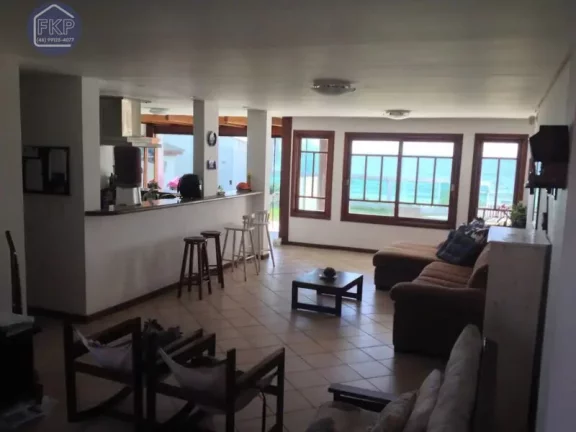 Imagem Casa com 4 dormitórios frente mar!