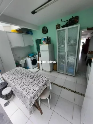 Imagem Sobrado Semi Mobiliado à Venda com 03 Dormitórios sendo 01 Suíte Localizado no bairro Nova Esperança Balneário Camboriú - SC