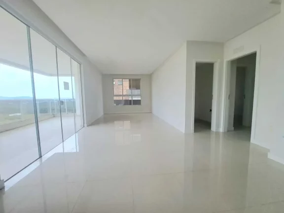 Imagem Apartamento quadra mar com 3 suítes e 3 vagas de garagem - Meia Praia/SC