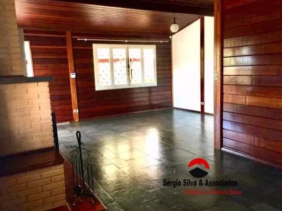 Imagem Casa a venda com 03 quartos no Alto do Boa Vista em Campos do Jordão.