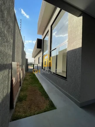 Imagem SO0420Belíssimo Sobrado com 3 suítes plenas no Garavelo O sobrado possui - 3 suítes sendo 2 com c...