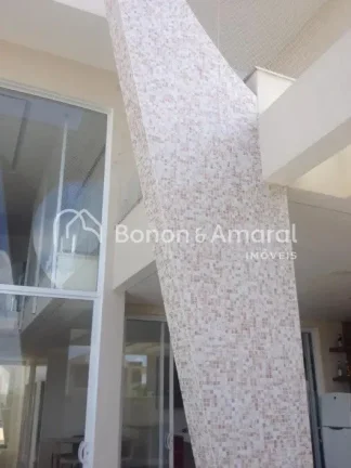Imagem Descubra essa espaçosa residência de 374 m², cuidadosamente projetada para oferecer conforto e es...