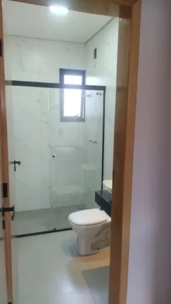 Imagem Casa em Condomínio à Venda em Sorocaba-SP: 3 Quartos, 3 Suítes, 2 Salas, 2 Vagas de Garagem e 112m² de Área!