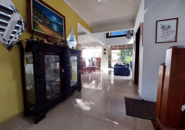 Imagem Sobrado Fantástico 4 Dormitórios, 2 Suítes, sendo uma Master com Closet, hidromassagem e Sacada G, Piscina em Interlagos, Próximo ao Autódromo