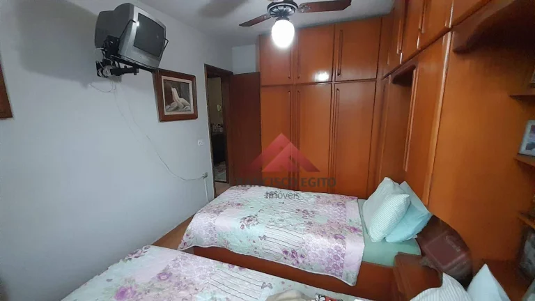 Imagem Apartamento com sala dois quartos,cozinha,wc social ,area de serviço e dependência completa,com vaga de garagem