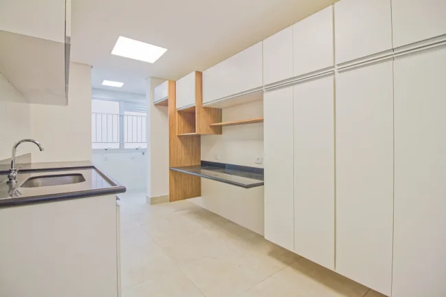 Imagem Apartamento Reformado 97M², 2Q, 1 Suíte, 2 Banheiros, 1 Vaga, Playground, Salão de Festas.