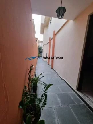 Imagem Sobrado à Venda com 3 dormitórios, 1 suíte, 2 vagas, com 190m², Jd Ocara em Santo André