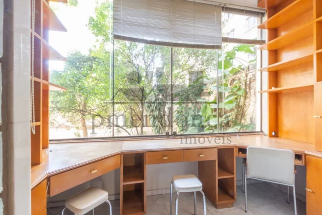 Imagem Apartamento em prédio charmoso dos anos 50 em Higienópolis, 118m²