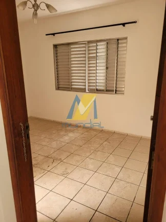 Imagem Casa Sobre Loja com 3 Dormitórios, Suíte e Área de Churrasqueira