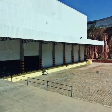 Imagem Galpão em Jandira - DISPONÍVEL PARA VENDA COM RENDA