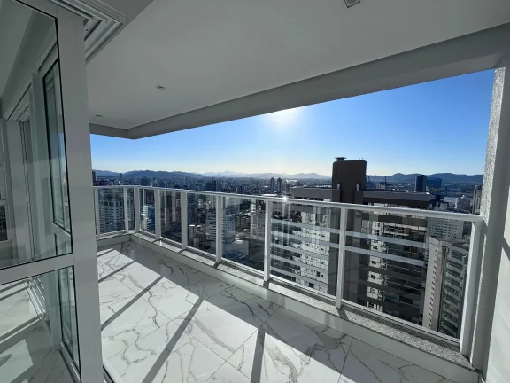 Imagem Apartamento com 3 suítes e 3 Vagas de Garagem no Centro Itajaí/SC