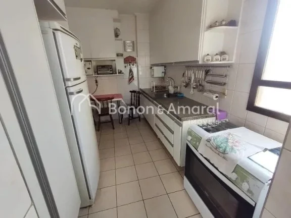 Imagem Apartamento com 3 dormitórios, todos com armários embutidos, incluindo 1 suíte. O imóvel possui ...