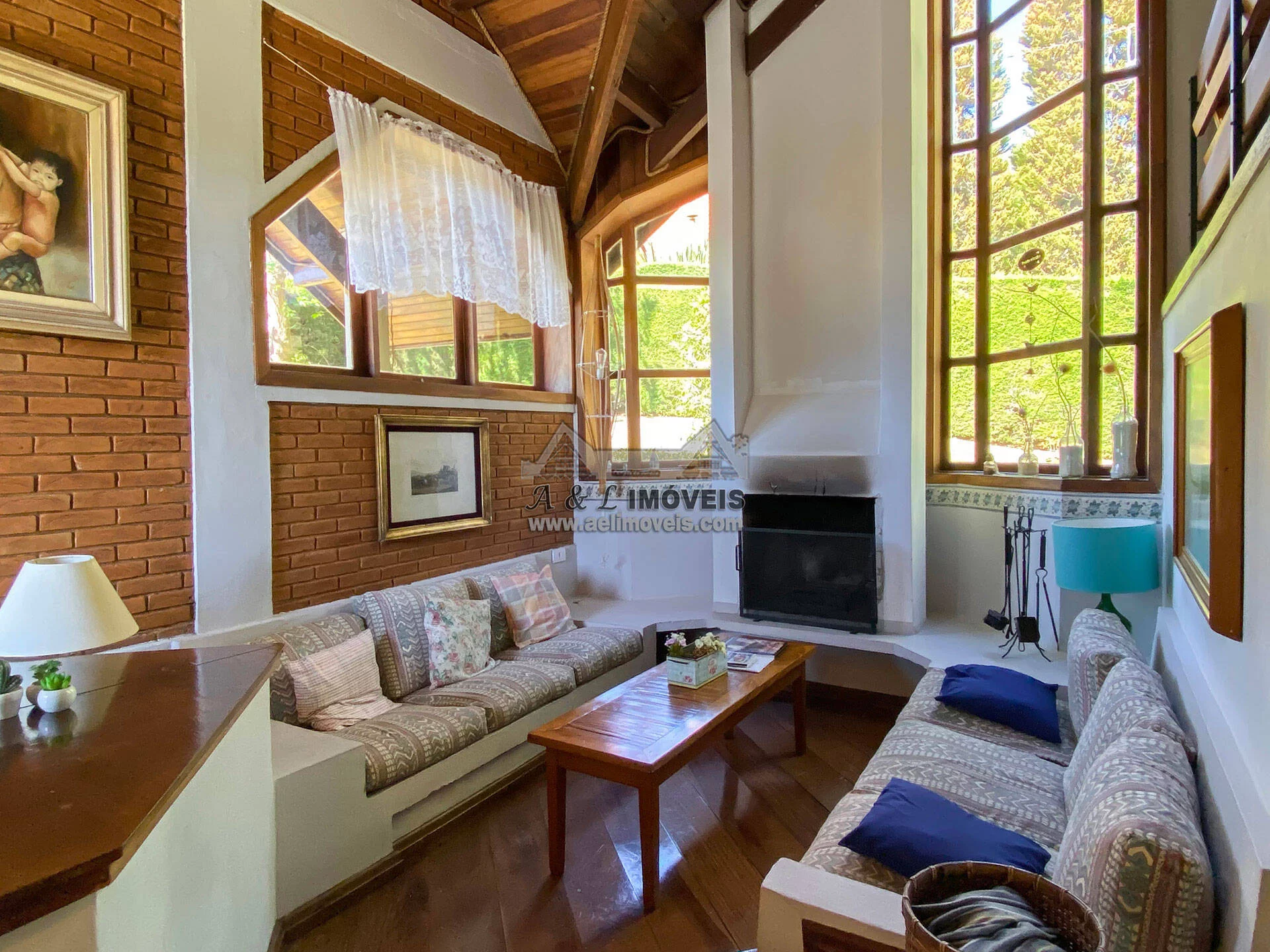 Imagem Casa à venda em Campos do Jordão - Chalé com 3 dormitórios