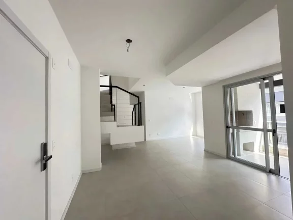 Imagem Apartamento com 2 dormitórios sendo 2 suítes e 2 vagas de garagem, Bairro Canto em Florianópolis/SC