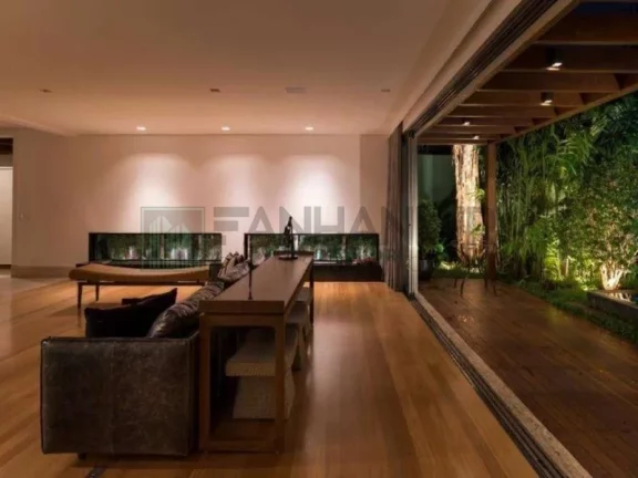 Imagem Vendo Belíssima casa de condomínio no Jd. Europa com 480 m² com 4 suítes e 4 vagas. Imóvel com projeto requintado em exclusivo condomínio de apenas 6