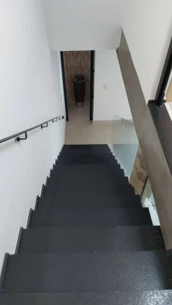 Imagem Sobrado de Alto Padrão 170 m² 3 Dormitórios 5 Vagas de Garagens