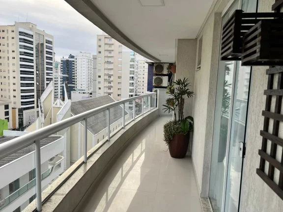 Imagem Apartamento com 3 suítes e 3 vagas de garagem na Meia Praia em Itapema