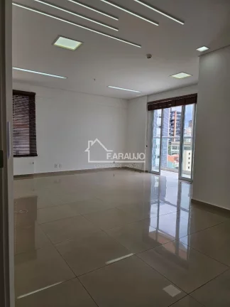 Imagem Excelente sala comercial de 40m² com varanda no prestigiado Edifício Infinity Campolim Office.