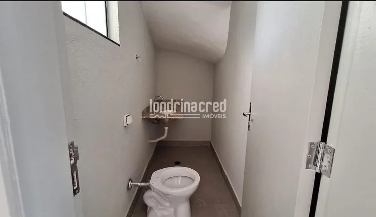 Imagem Imperdível! Sobrado à Venda 123m² – 3 Quartos – Frente para Praça – Localização Privilegiada Próxima ao Shopping Norte – Londrina