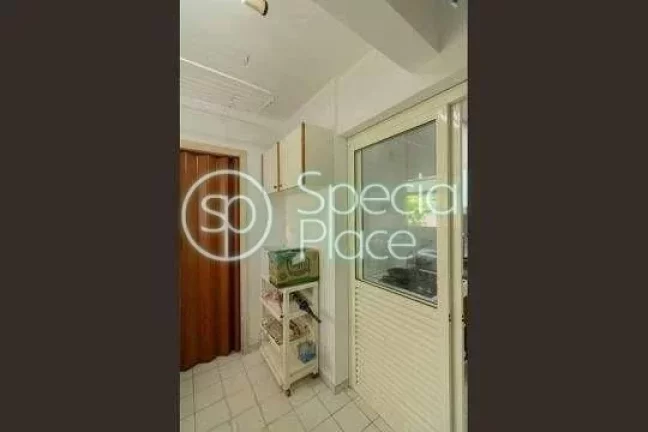 Imagem Moema Pássaros - Ótima localização Apartamento com bastante luz natural, dormitórios e cozinha ...