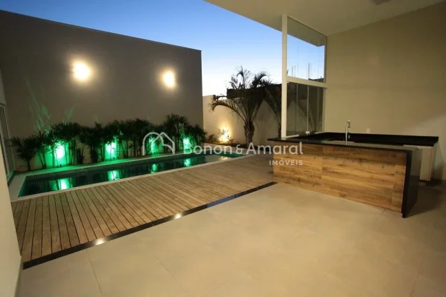 Imagem Casa a venda térrea, com 350,00 m² de área construída em terreno de 702,00 m² na parte central ...