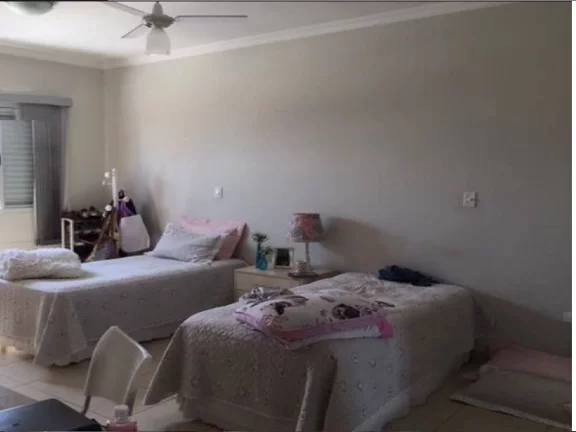 Imagem Oportunidade de ótimo negócio na área central... Barracão comercial em ótima localização com ...