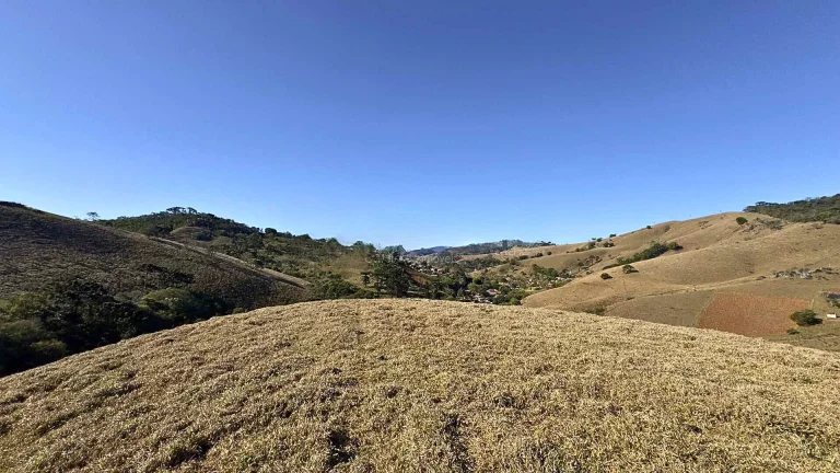 Imagem Domínio de Vista e Eficiência em Santo Antônio do Pinhal: 72.000 m² com Vista para a Pedra do Baú