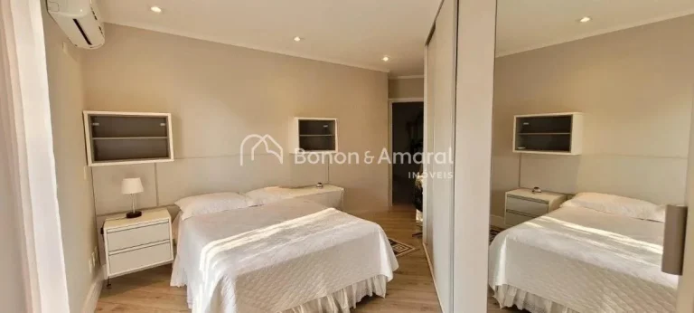 Imagem Casa de condomínio com 343 m² e 4 quartos