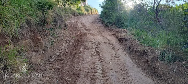 Imagem "Oportunidade única! Terreno em declive com vista deslumbrante e infraestrutura completa em condomínio de chácaras com portaria 24 horas"