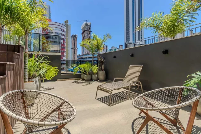 Imagem Apartamento com 3 suítes e 3 vagas de garagem no centro de Balneário Camboriú/SC