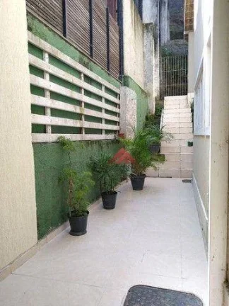 Imagem Casa com 4 quartos (1 suíte) à venda, 390 m²
