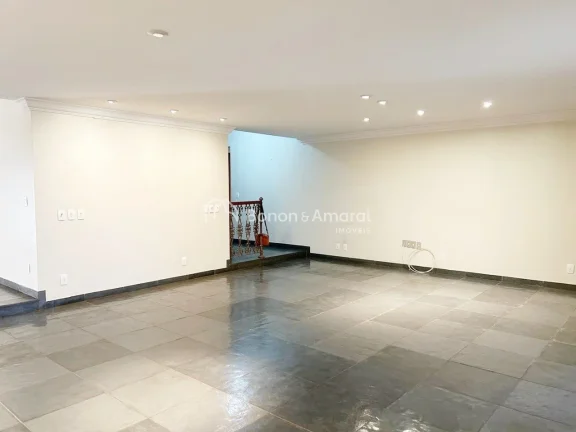 Imagem MORE NUM AMPLO APARTAMENTO DE 208m² !!!

Sala ampla para 3 ambientes, sala de almoço e sala de jan...